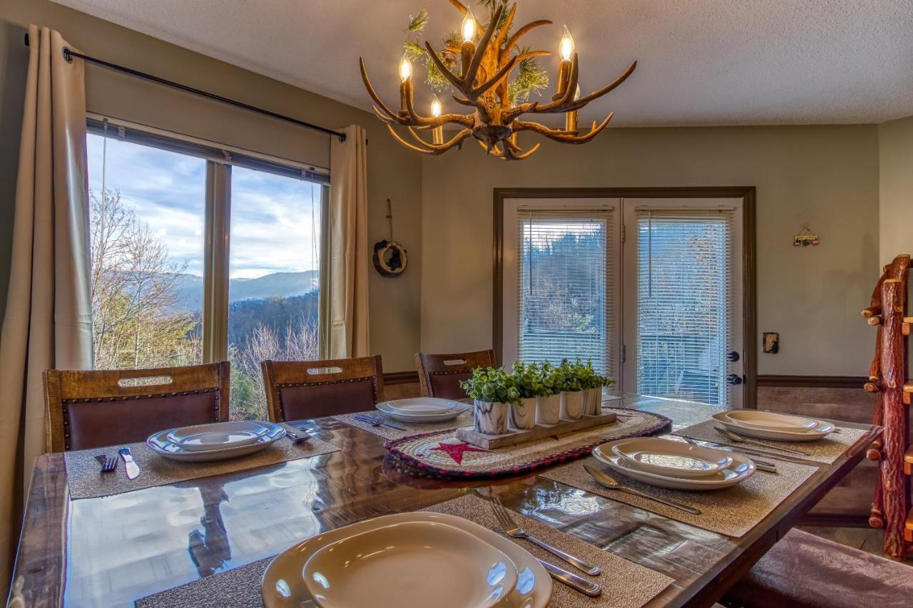 3 Decks, Mtn Views! Tree Tops By Honeybearcabins - Luxury Rain Showers, 3 King Suites, Xl Hottub, Fireplace, Bear Sightings Gatlinburg Zewnętrze zdjęcie
