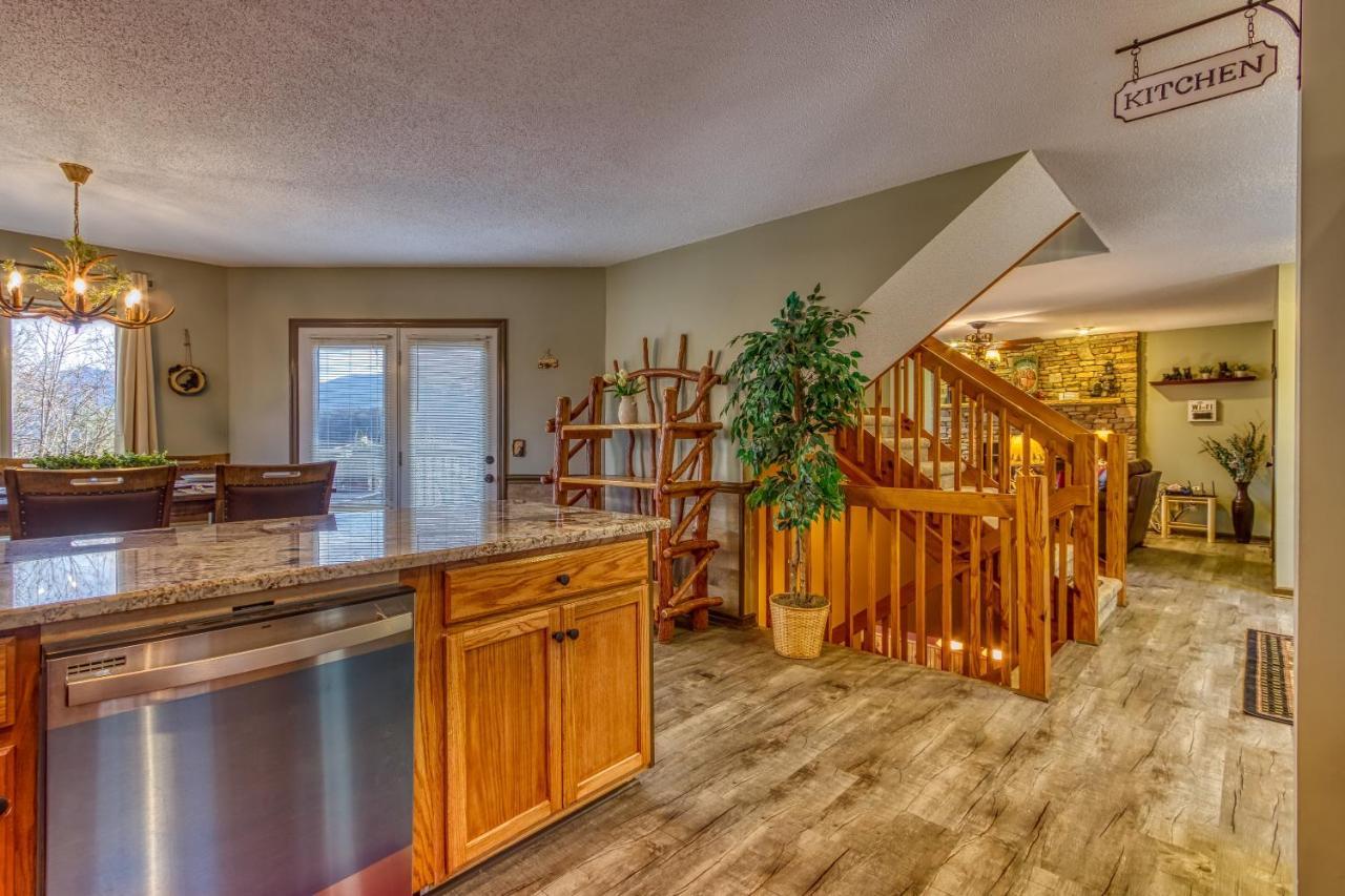 3 Decks, Mtn Views! Tree Tops By Honeybearcabins - Luxury Rain Showers, 3 King Suites, Xl Hottub, Fireplace, Bear Sightings Gatlinburg Zewnętrze zdjęcie