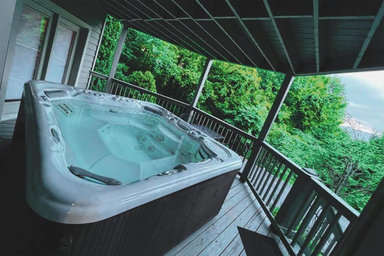 3 Decks, Mtn Views! Tree Tops By Honeybearcabins - Luxury Rain Showers, 3 King Suites, Xl Hottub, Fireplace, Bear Sightings Gatlinburg Zewnętrze zdjęcie